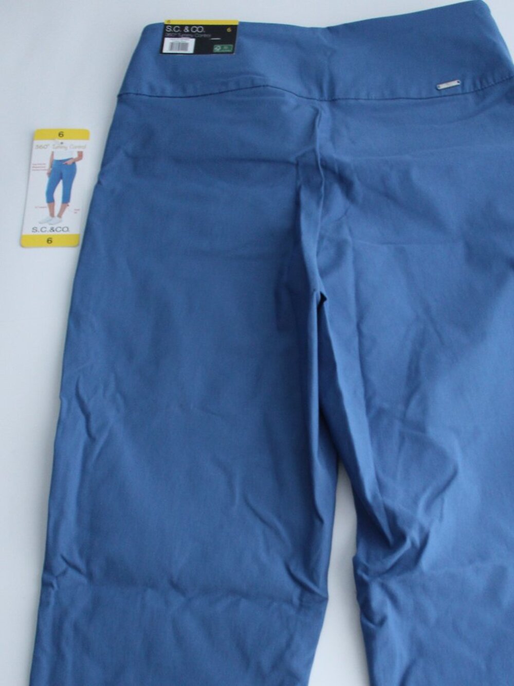 S.C. & CO. Women's Blue 360° Slimming Control Pull-On Capri Pants – NWT Size 6